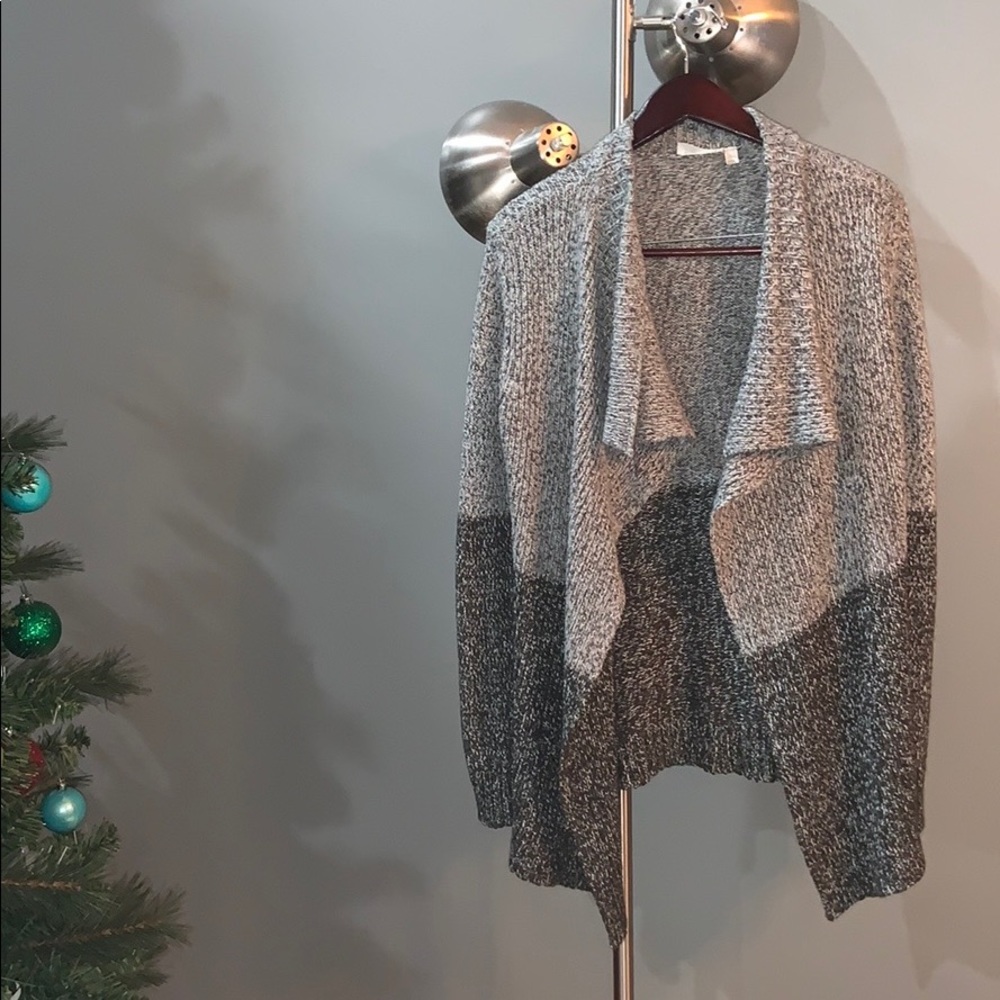 RD Style open cardigan w/ complimentary grey tones
